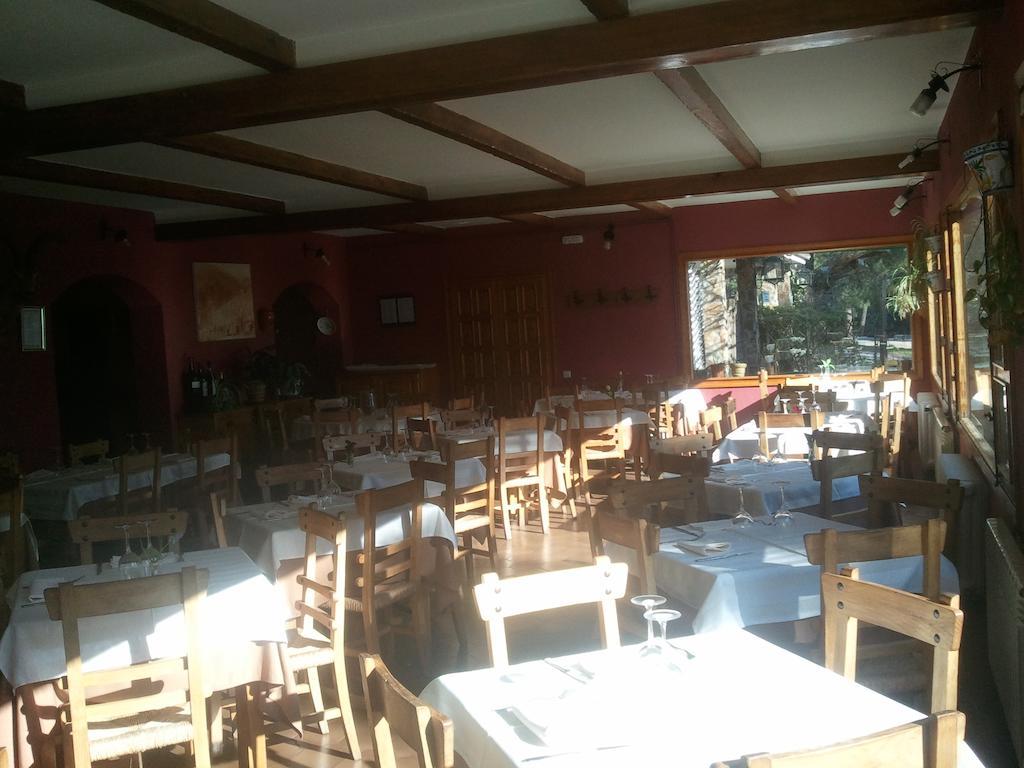 Hostal-Restaurante Fogon De Gredos Guisando Exterior photo