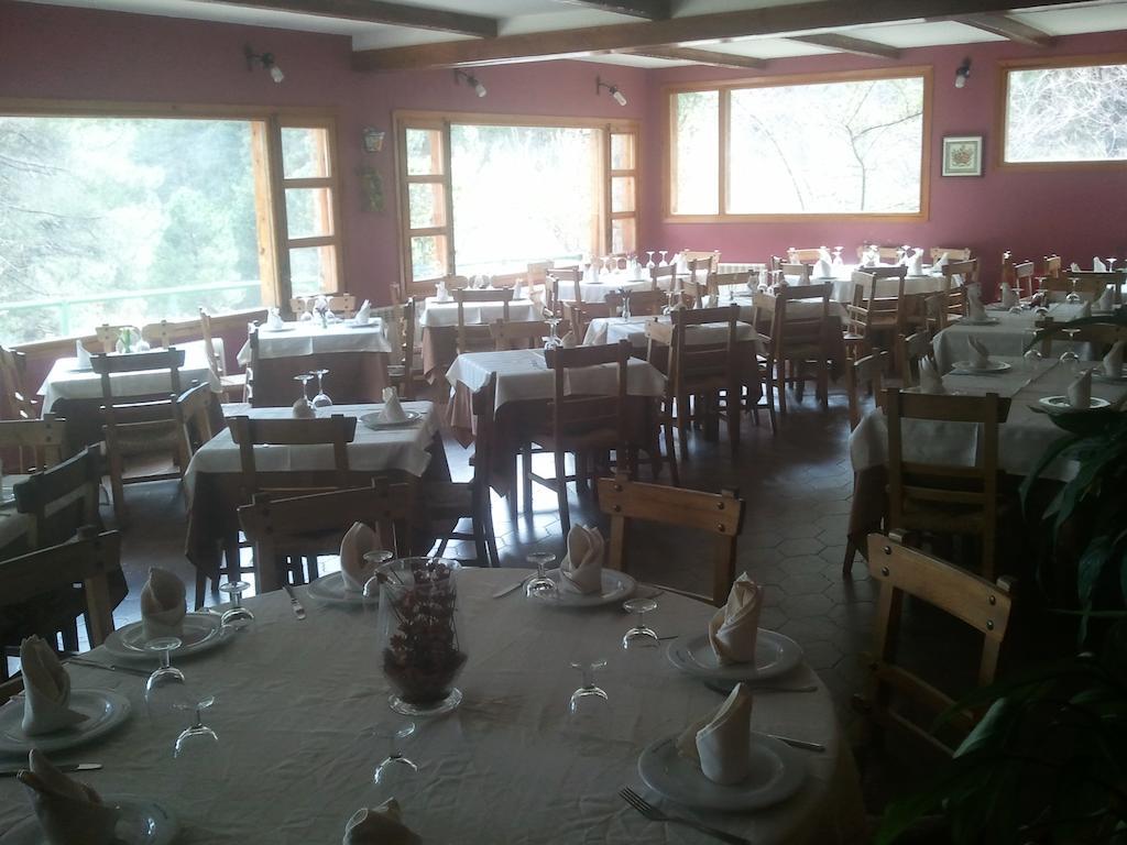 Hostal-Restaurante Fogon De Gredos Guisando Exterior photo