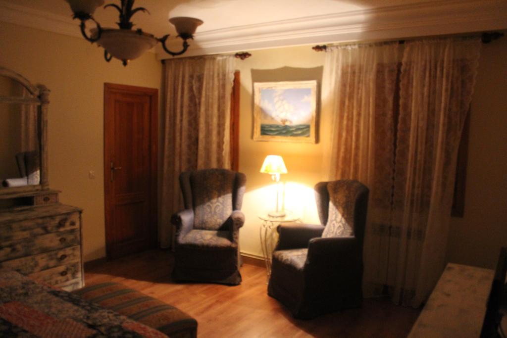 Hostal-Restaurante Fogon De Gredos Guisando Exterior photo